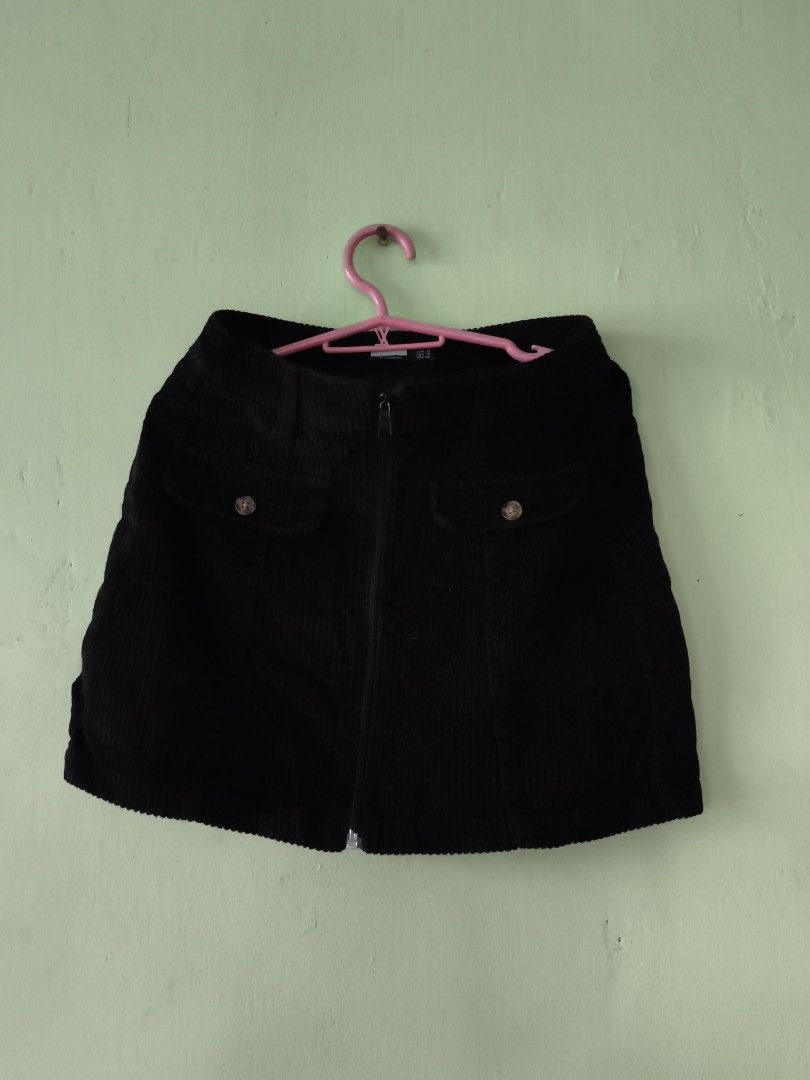 Black Corduroy Zip Front Mini Skirt Size S (Category: Skirts) located in Bulacan. Submitted by jvblaguard08460 (Listing ID 1470753518, Image 1). Description: - Style: Black corduroy mini skirt with front zipper closure - Features: Two functional button-flap pockets and waist belt loops - Fabric: Textured velvet rib fabric - Size: S (EUR S, USA S, MEX 26) - Origin: Made in Cambodia - Condition: Excellent, ready to wear.