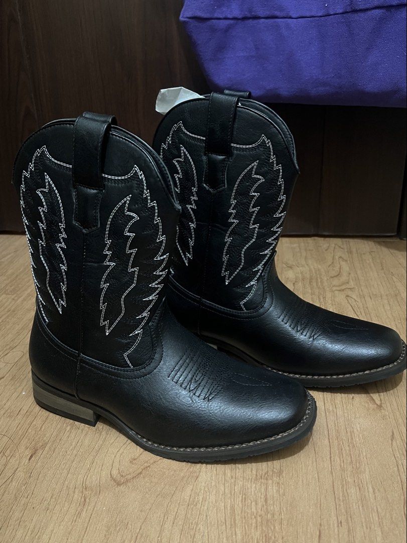Black Cowboy Boots EU 40 (Category: Boots) located in Manila. Submitted by sakkamdeez (Listing ID 1470835936, Image 1). Description: - size: eu 40 US 7 (mens, but fits women too) - Pull-on style with dual side pull tabs, low block heel, and textured rubber outsole - Condition: brand new, unused, clean condition with zero scuffs or wear marks - RFS: extra pair - bought for 2600 on orange app .