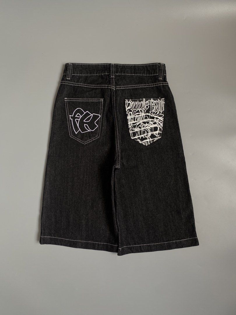 Black Denim Shorts with Graphic Back Pockets Size M (Category: Shorts) located in Cavite. Submitted by awuuu27 (Listing ID 1470747470, Image 1). Description: Raw Denim Y2K Jorts 💎 DIMES: Width-29/Length-25.5/Leg Opening-11.5/Thigh-12 CONDITION: 9.8/10 (asnew condition) COLOR RATE: 9.8/10 ISSUE: none.