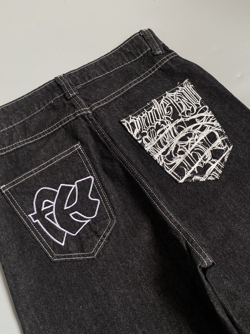 Black Denim Shorts with Graphic Back Pockets Size M (Category: Shorts) located in Cavite. Submitted by awuuu27 (Listing ID 1470747470, Image 2). Description: Raw Denim Y2K Jorts 💎 DIMES: Width-29/Length-25.5/Leg Opening-11.5/Thigh-12 CONDITION: 9.8/10 (asnew condition) COLOR RATE: 9.8/10 ISSUE: none.