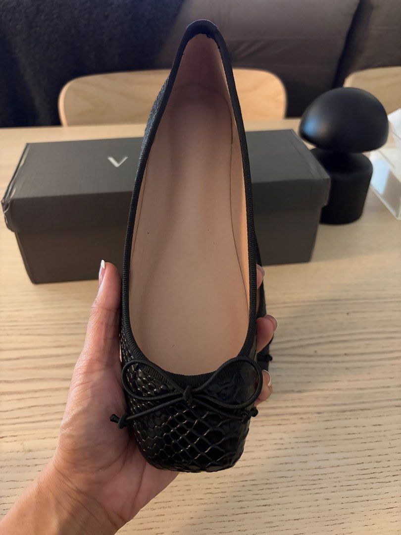 Black Flats ( Vita Linya) (Category: Flats & Sandals) located in Quezon City. Submitted by absam26 (Listing ID 1470788726, Image 3). Description: - Color: Black with all-over snake print texture - Design: Square toe with a cute front bow detail - Size: 37 / 235 marked on the sole - Comfort: Light pink inner sole lining - Sole: Brown textured outer sole with low stacked heel - Inclusion: Original box included.