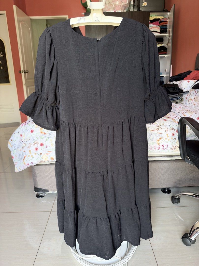 black formal/casual dress (Category: Dresses) located in Paranaque City. Submitted by iamminel (Listing ID 1470807006, Image 2). Description: for sale: black dress for formal/casual events used once rfs:declutterring fits 2XL -3 XL .