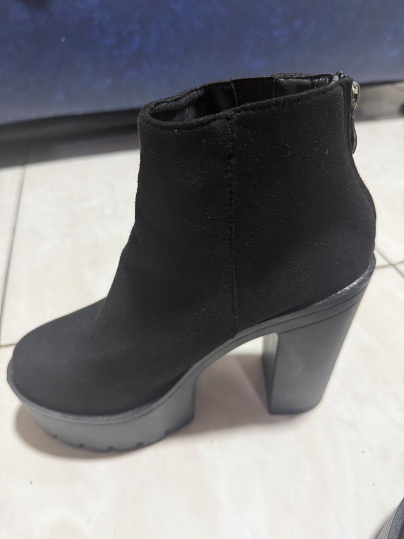 Black High Heels Ankle Boots / Platform Boots (Category: Boots) located in Caloocan City. Submitted by prelovedbyfe08 (Listing ID 1470830301, Image 2). Description: 📍south caloocan sf shouldered by buyer.
