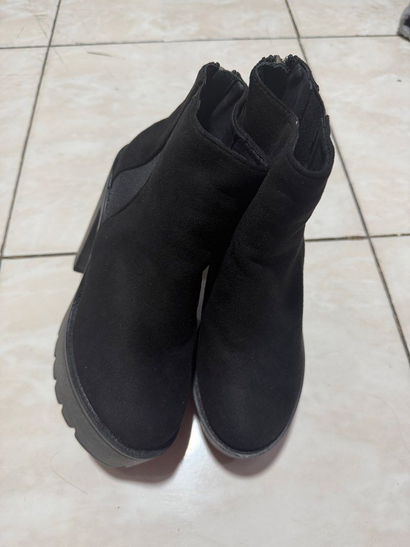 Black High Heels Ankle Boots / Platform Boots (Category: Boots) located in Caloocan City. Submitted by prelovedbyfe08 (Listing ID 1470830301, Image 3). Description: 📍south caloocan sf shouldered by buyer.