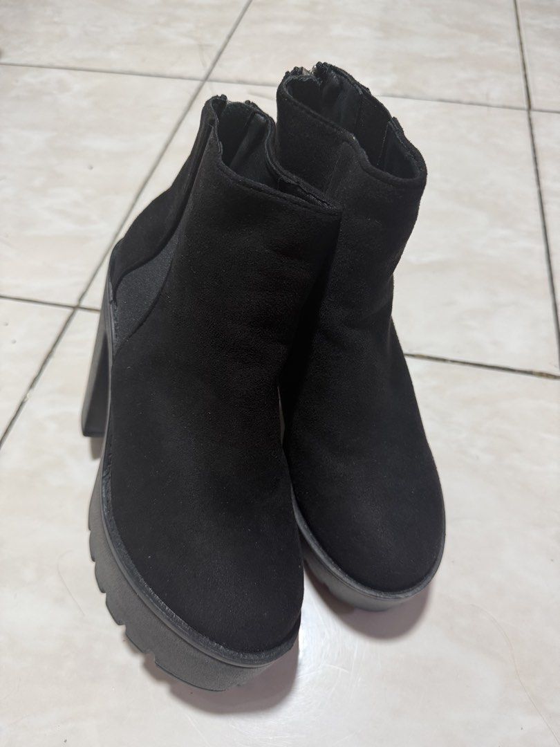 Black High Heels Ankle Boots / Platform Boots (Category: Boots) located in Caloocan City. Submitted by prelovedbyfe08 (Listing ID 1470830301, Image 1). Description: 📍south caloocan sf shouldered by buyer.