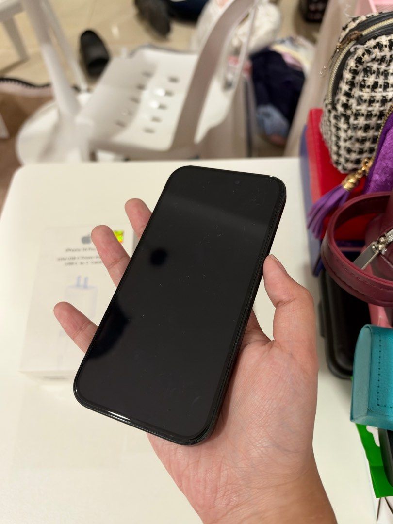 Black iPhone 16 with FREE charger (Category: iPhone 16 Series) located in Manila. Submitted by mujitron (Listing ID 1470822832, Image 3). Description: Black iPhone 16 - 32,000 (negotiable) - 256 gb - 88% battery health - Open line (bought from the US) - Everything works! - No issues and no replaced parts - Used fairly and only used for a year Inclusion - Original box - Charger RF: Upgraded to a new phone ✅ meetups around quezon city (katipunan ar