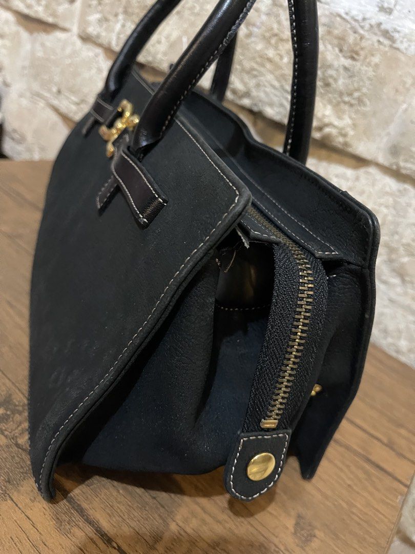 black leather tote bag L6x14 (Category: Shoulder Bags) located in San Fernando. Submitted by dntjapansurpluselyu (Listing ID 1470848482, Image 3). Description: .