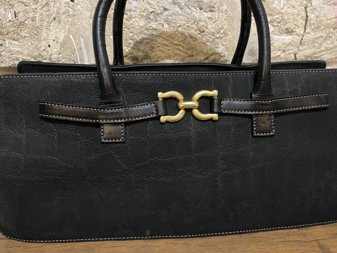 black leather tote bag L6x14 (Category: Shoulder Bags) located in San Fernando. Submitted by dntjapansurpluselyu (Listing ID 1470848482, Image 2). Description: .