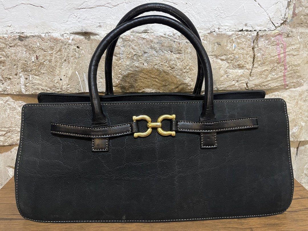 black leather tote bag L6x14 (Category: Shoulder Bags) located in San Fernando. Submitted by dntjapansurpluselyu (Listing ID 1470848482, Image 1). Description: .