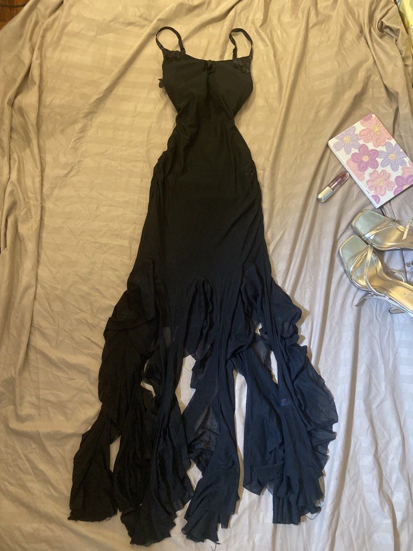 Black long dress ruffle ends (Category: Dresses) located in Manila. Submitted by charleneka32549 (Listing ID 1470844299, Image 1). Description: .