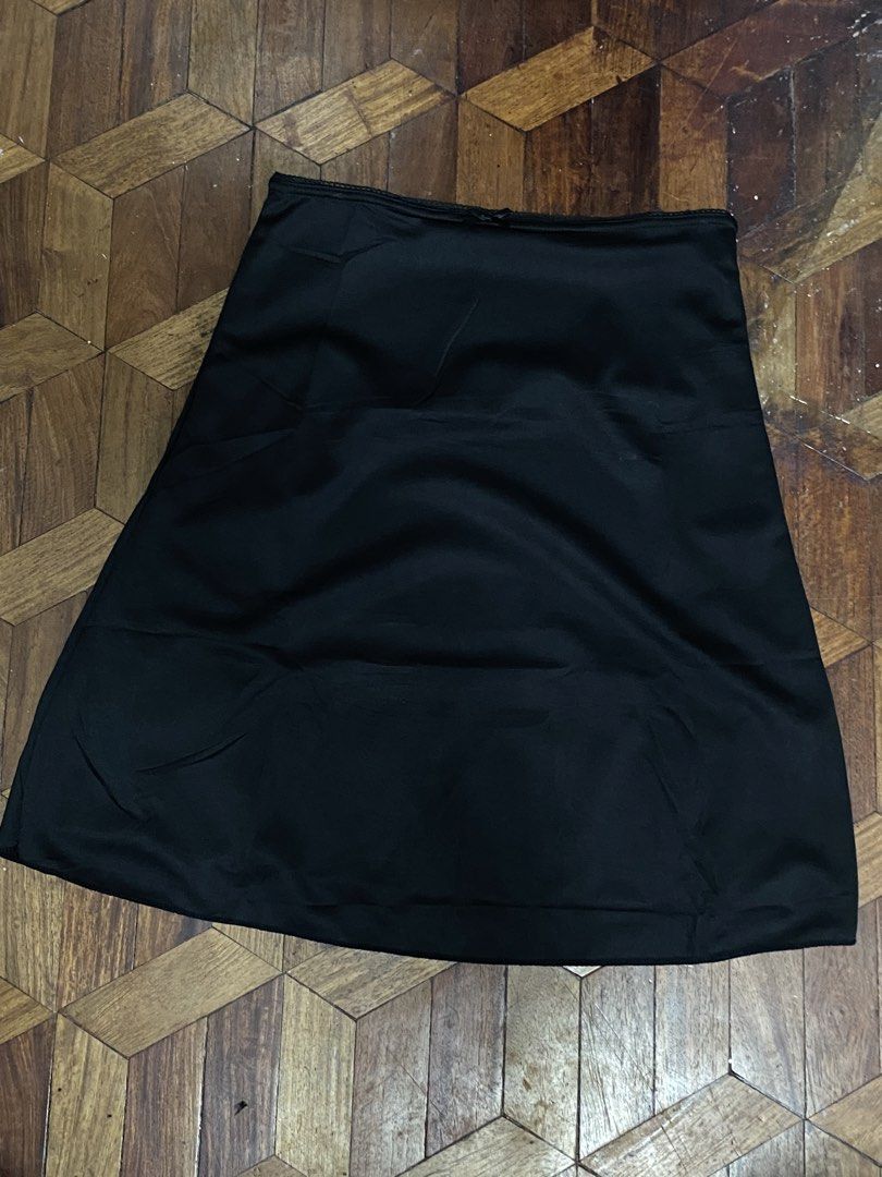 Black Low Waist A Line Skirt (Category: Skirts) located in Pasig City. Submitted by minnie.12 (Listing ID 1470880711, Image 1). Description: size: 27 stretchable to 30 📍Pasig City 🚛 lalamove/jnt (item+sf) MOP: Gcash .