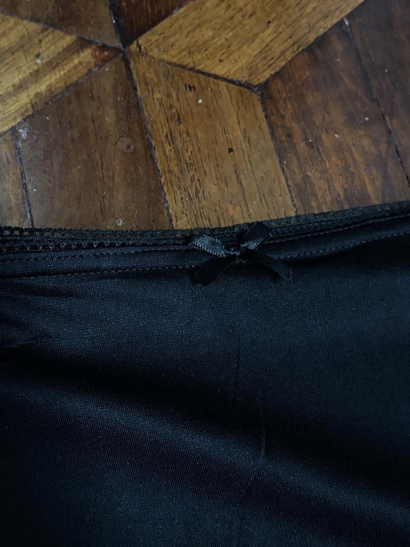 Black Low Waist A Line Skirt (Category: Skirts) located in Pasig City. Submitted by minnie.12 (Listing ID 1470880711, Image 2). Description: size: 27 stretchable to 30 📍Pasig City 🚛 lalamove/jnt (item+sf) MOP: Gcash .