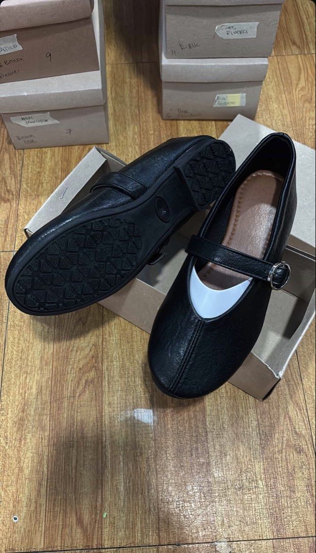 Black Mary Janes (Category: Flats & Sandals) located in Makati City. Submitted by heyitsg_ (Listing ID 1470747994, Image 1). Description: - Style: Classic Black Mary Jane Flats - Details: Single strap with silver buckle, stylish brown inner lining - Comfort & Safety: Textured rubber soles for anti-slip grip, includes white toe shapers to maintain shape - Condition: Pristine, zero scuffs on the leather material - Perfect for daily wear, school, or