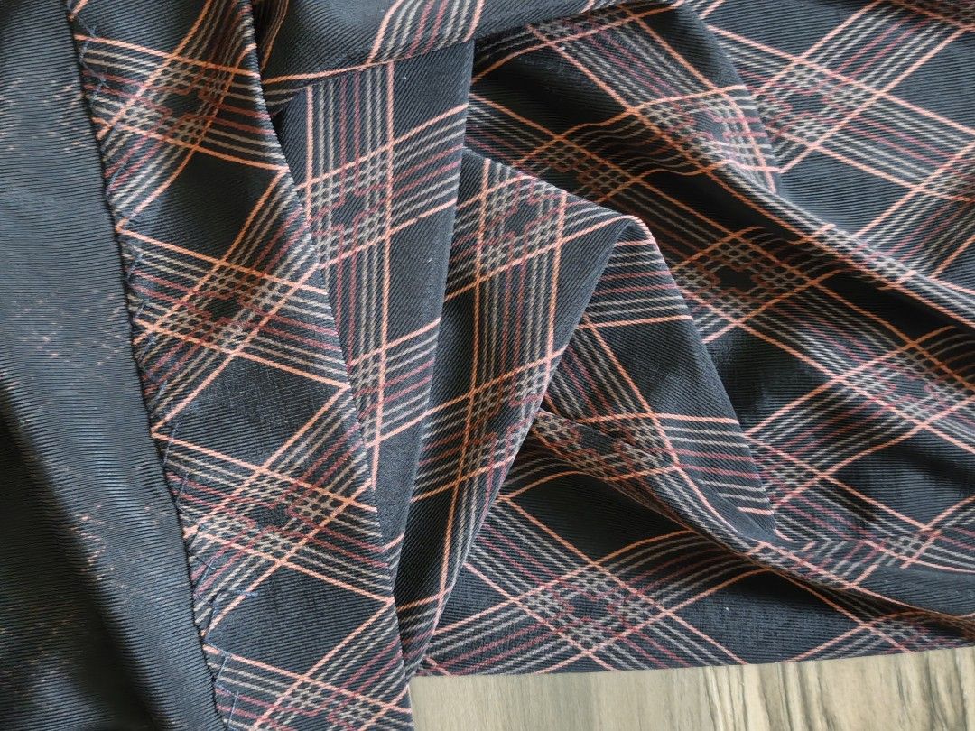 Black Maxi Skirt Dark Whimsy (Category: Skirts) located in Maragondon. Submitted by wynne.picks (Listing ID 1470811974, Image 3). Description: small- med stretchy maxi.