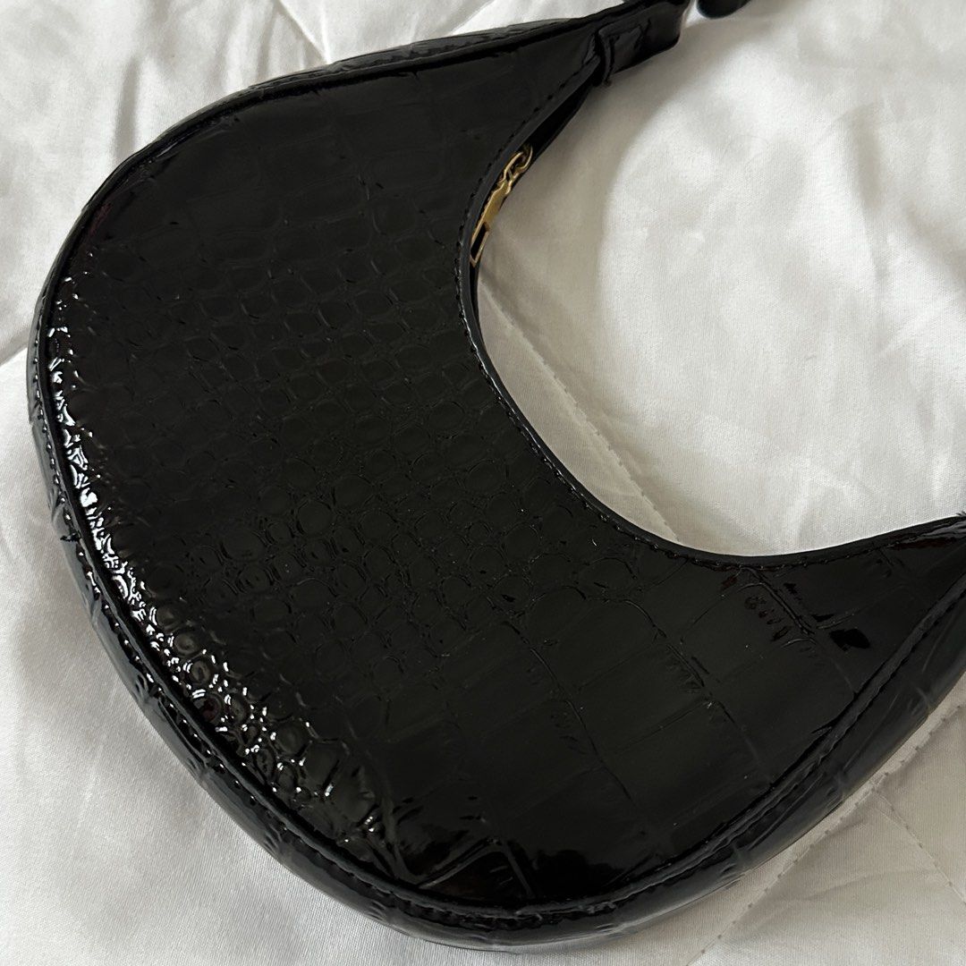 Black Mini Shoulder Baguette Bag (Category: Shoulder Bags) located in San Pedro. Submitted by shop.szy (Listing ID 1470827258, Image 2). Description: details: used once no flaws.