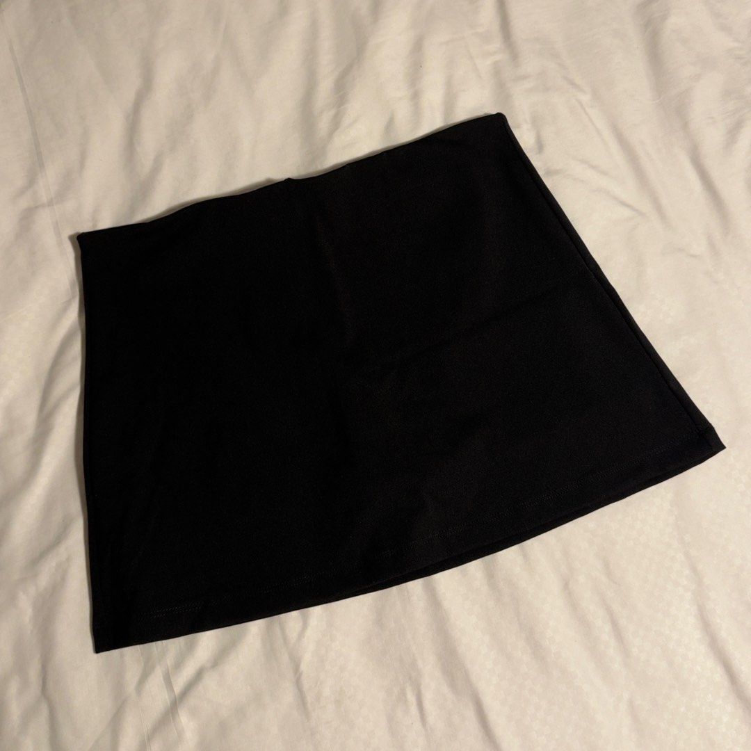 Black Mini Skirt (Category: Skirts) located in Manila. Submitted by shopmakii (Listing ID 1470892497, Image 2). Description: - Brand: LOVEHEYNEW - Style: Mini Skirt - Color: Solid Black - Size: Medium (M) - Material: 75% Nylon, 25% Spandex (smooth & stretchy) - Condition: Brand new with original tags attached.