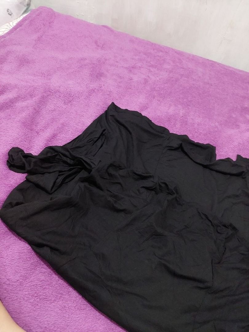 Black One-Shoulder Halter Bodycon Mini Dress (Category: Dresses) located in Bulacan. Submitted by nicschill18300 (Listing ID 1470869167, Image 3). Description: - Color: Black - Style: One-shoulder halter neck bodycon dress - Length: Mini with a small side slit - Fabric: Stretchy and body-hugging - Perfect for parties and night outs - Classic black color that's easy to style - Features a halter neckline with a tie strap - Simple, minimalist design