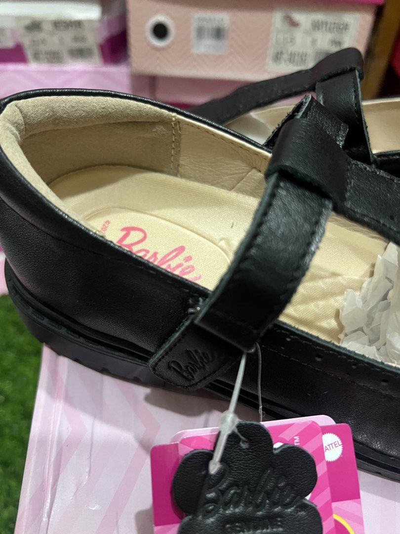 Black School Shoes (Category: Babies & Kids Fashion) located in Antipolo. Submitted by wearyourbrand.ph (Listing ID 1470809894, Image 3). Description: Code name: KATIE Available sizes: 33,34,35 Age: 10-13 yrs old Original price: 2,399 Now: 750.
