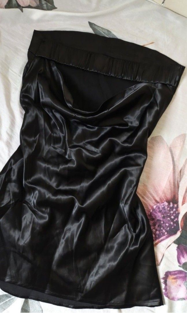 Backless Silk Dress (Category: Dresses) located in Maragondon. Submitted by wynne.picks (Listing ID 1470886251, Image 3). Description: SheIn Small-med Brand-new w/ tag & pouch Black Backless Mini Dress.