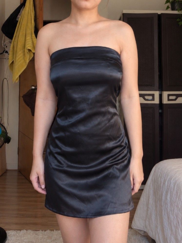 Backless Silk Dress (Category: Dresses) located in Maragondon. Submitted by wynne.picks (Listing ID 1470886251, Image 2). Description: SheIn Small-med Brand-new w/ tag & pouch Black Backless Mini Dress.