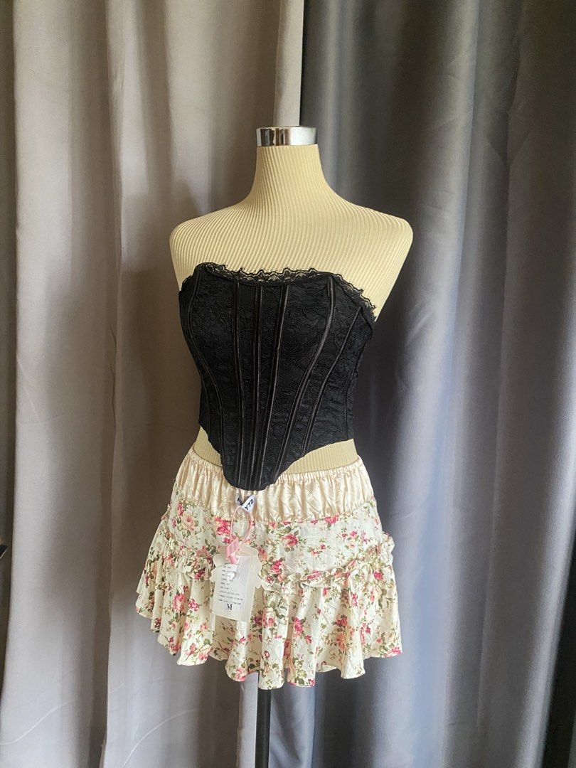Black Strapless Lace-Up Corset Top (Category: Sleeveless) located in Cagayan de Oro. Submitted by curated_closetph (Listing ID 1470745302, Image 2). Description: — Size: XS - S — Color: Black — Floral lace overlay with structured vertical boning — Strapless neck with scalloped eyelash lace trim — Lace-up grommet ribbon back closure — Deep pointed asymmetrical hem — Fully lined front panels — Can negotiate the price — 🛒 Shop more to get more disc