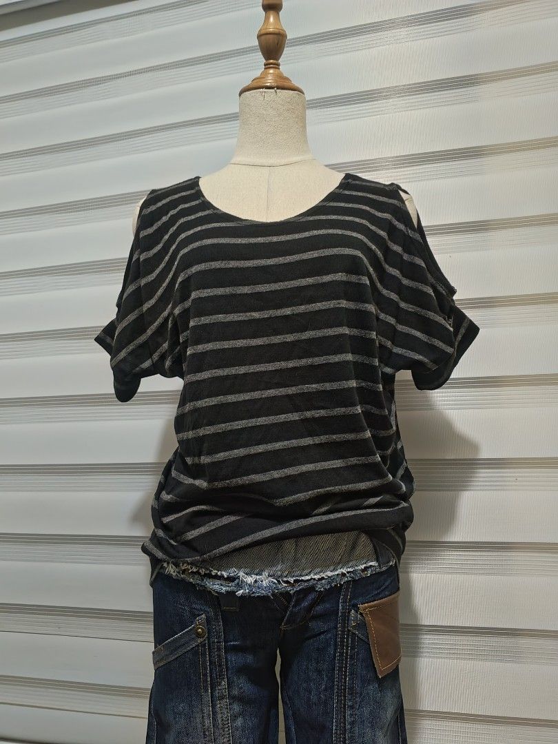 Black stripes grunge alt top (Category: Blouses) located in Tarlac. Submitted by yohfinds (Listing ID 1470803950, Image 1). Description: .