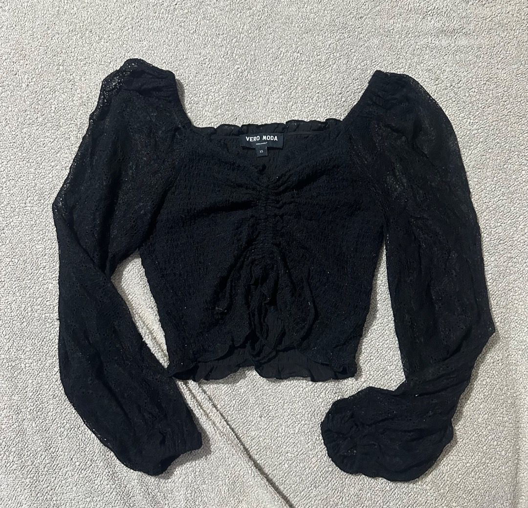 Black Vero Moda Long Lace Sleeve Crop Blouse with Drawstring (Category: Blouses) located in Bacoor. Submitted by ManekiNeko34 (Listing ID 1470800342, Image 2). Description: Never been used natambak lang sa closet Does not fit me anymore :( .
