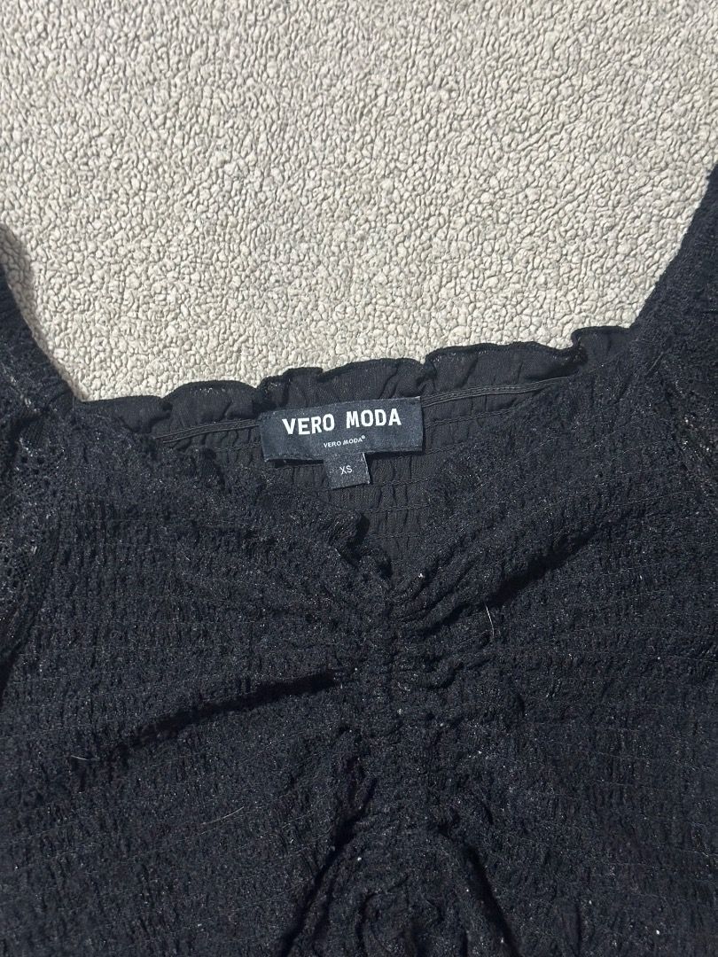 Black Vero Moda Long Lace Sleeve Crop Blouse with Drawstring (Category: Blouses) located in Bacoor. Submitted by ManekiNeko34 (Listing ID 1470800342, Image 3). Description: Never been used natambak lang sa closet Does not fit me anymore :( .