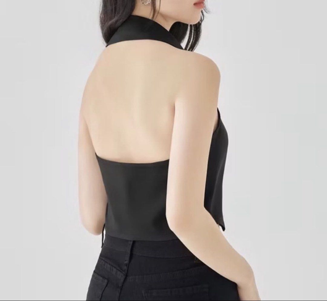 Black Vest (Category: Sleeveless) located in Manila. Submitted by xmagic.shopx (Listing ID 1470786555, Image 2). Description: .