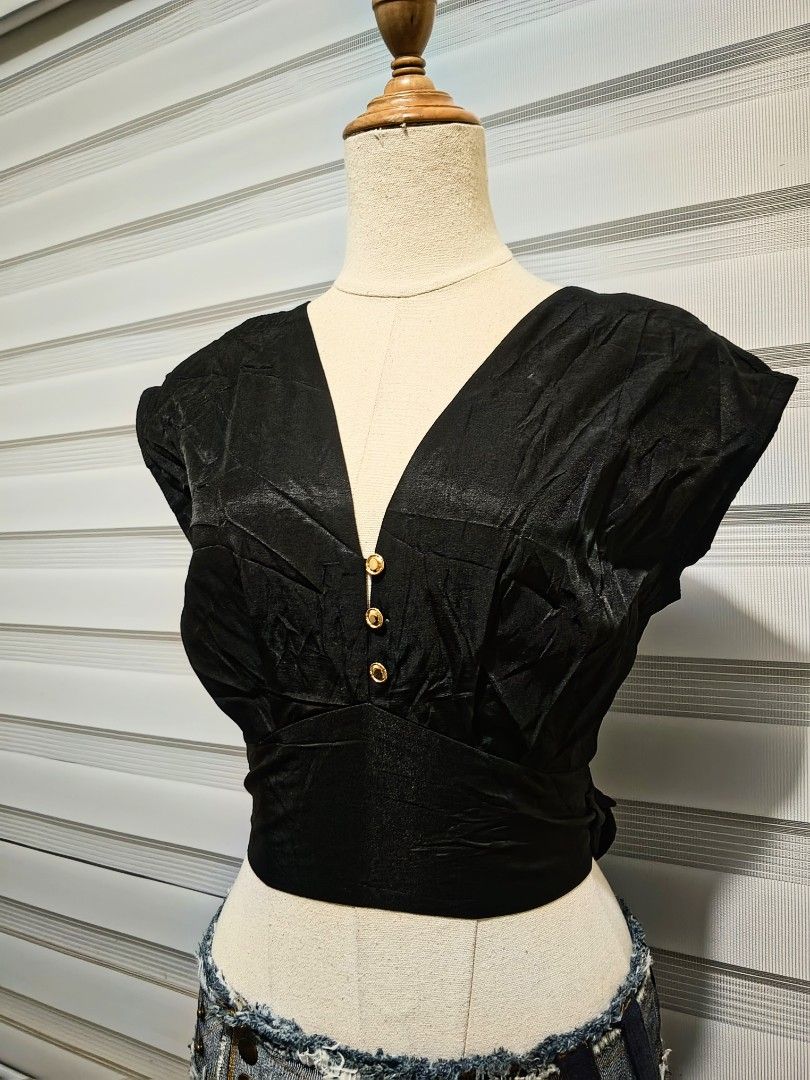 Black v-neck self tie blouse (Category: Blouses) located in Tarlac. Submitted by yohfinds (Listing ID 1470803640, Image 2). Description: .