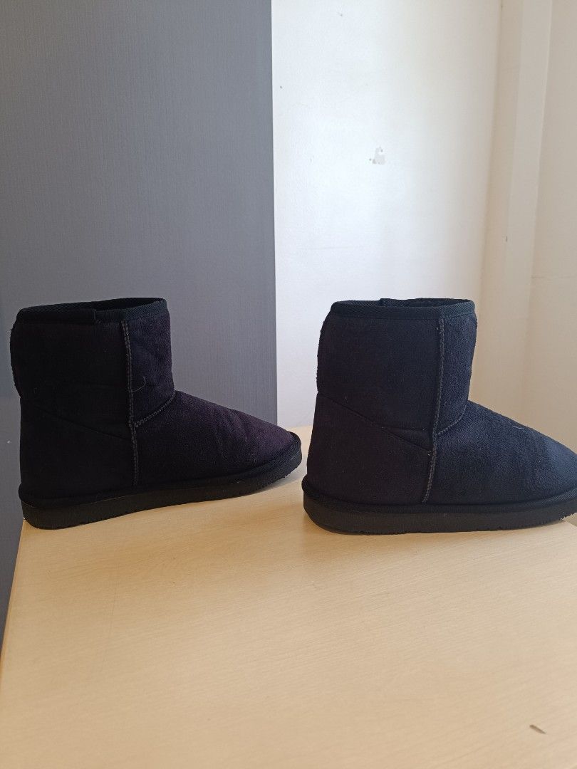 Black winter boots short ankle style (Category: Boots) located in Makati City. Submitted by xandra31 (Listing ID 1470899714, Image 3). Description: Black short ankle boots with soft inner lining. Slip-on design. Flat rubber soles. Simple winter footwear staple. Minimal wear visible on the outer suede-like material. size 24 cm.