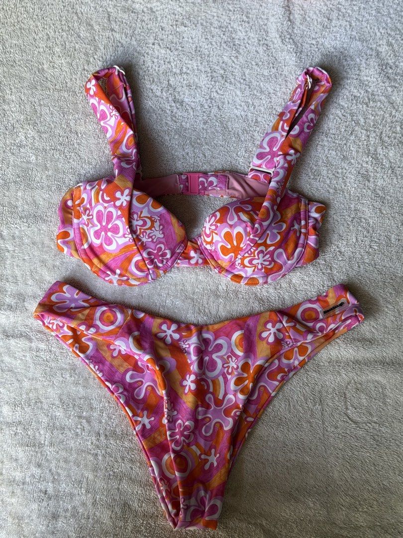 Blackbough Bikini Set (Category: Bikinis & Swimsuits) located in Manila. Submitted by mira_03 (Listing ID 1470773506, Image 3). Description: Unused and authentic (Xs) Top (can fit small) ( S ) Bottom No more LP pls.