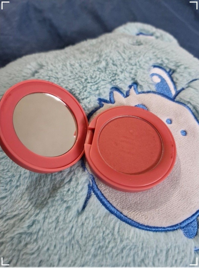blk TAFFY Powder Blush (Category: Activewear) located in Quezon City. Submitted by glenshoppe_ph (Listing ID 1470794703, Image 2). Description: blk TAFFY Powder Blush Bought it at Sm North physical store for Php 600 pesos mataas pa Price 150 Delivery thru lalamove.