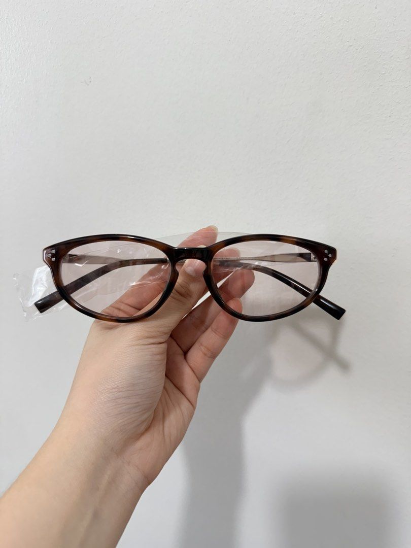 BANDI Blue Elephant Tortoiseshell Glasses with Case and Box (Category: Sunglasses & Eyewear) located in Manila. Submitted by blairescanlar (Listing ID 1470787178, Image 2). Description: - Brand: Blue Elephant - Style: Tortoiseshell frame with clear, subtly tinted lenses - Condition: Unworn, protective plastic still on temples - Inclusions: Original leather case, branded outer box, and authenticity card packet - Perfect for daily wear or fashion s