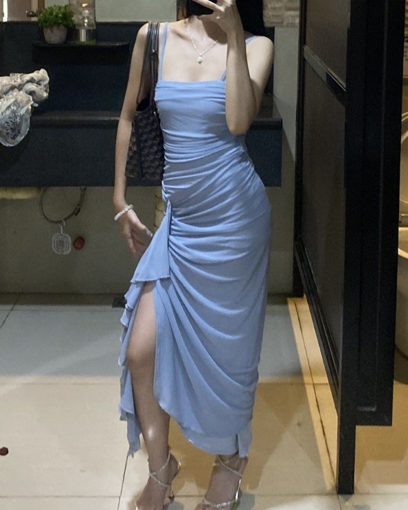 Grey Ruched Maxi Dress with Ruffle Slit (Category: Dresses) located in Taguig. Submitted by mxpsz (Listing ID 1470820091, Image 1). Description: Size: XXS Condition: Worn once Alteration: Slightly shortened Model’s Height: 5'1 .