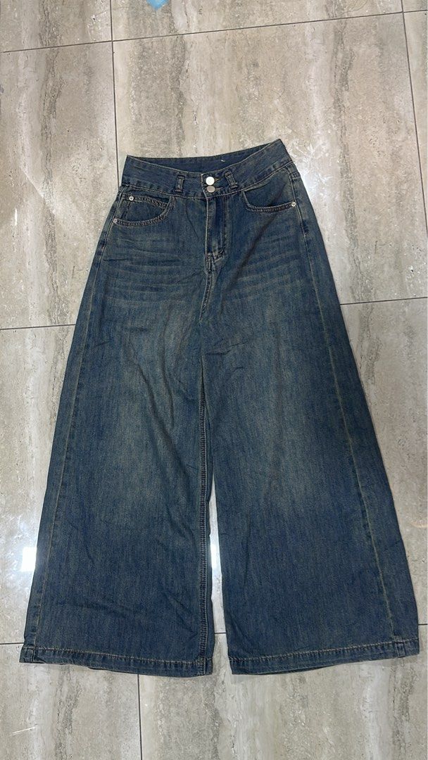 Blue Wide Leg Denim Jeans (Category: Jeans) located in Valenzuela. Submitted by jamluvn (Listing ID 1470915577, Image 2). Description: Size: M Waistline: 27-28 Soft denim good as new .
