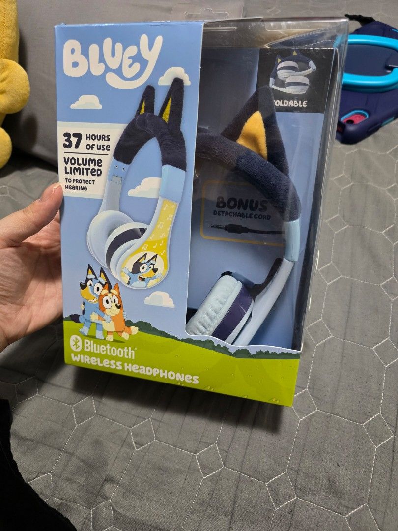 Bluey Bluetooth Wireless Headphones (Category: Headphones & Headsets) located in Imus. Submitted by chie0308 (Listing ID 1470818030, Image 1). Description: Like new, no issues. Complete with box. Bought for 2,500..