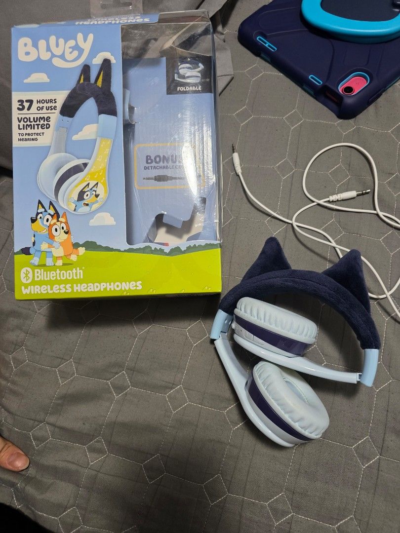 Bluey Bluetooth Wireless Headphones (Category: Headphones & Headsets) located in Imus. Submitted by chie0308 (Listing ID 1470818030, Image 2). Description: Like new, no issues. Complete with box. Bought for 2,500..