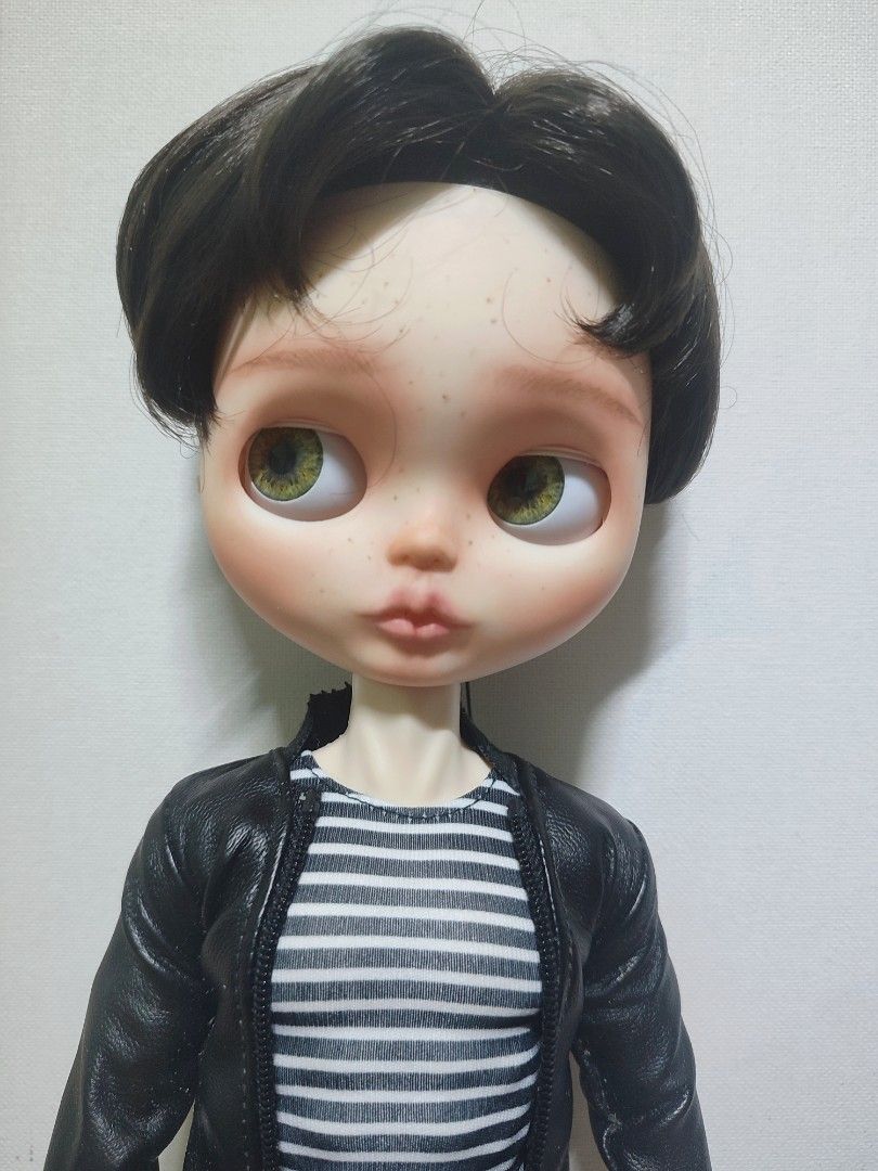 Blythe boy doll ooak Jungkook (Category: Figurines & Statues) located in Rizal. Submitted by art.crisantos (Listing ID 1470844328, Image 2). Description: Very nice in actual. With sleepy eye function. Special Male Body installed..