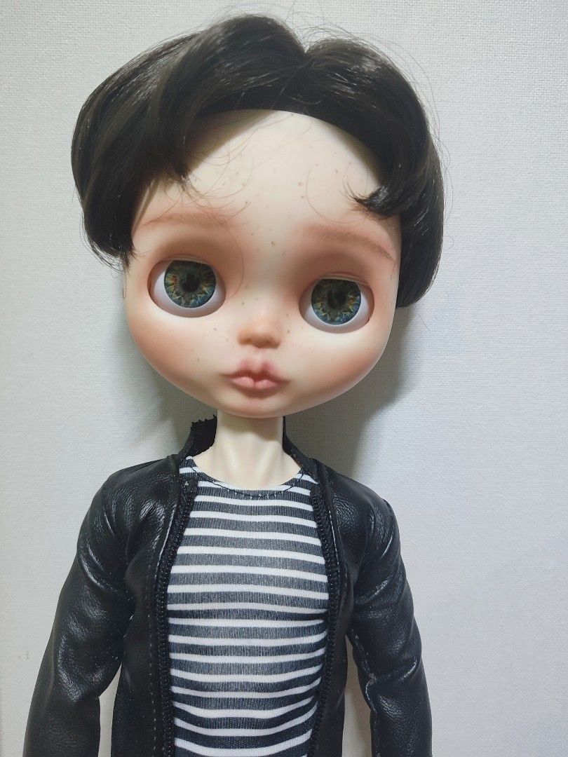 Blythe boy doll ooak Jungkook (Category: Figurines & Statues) located in Rizal. Submitted by art.crisantos (Listing ID 1470844328, Image 3). Description: Very nice in actual. With sleepy eye function. Special Male Body installed..