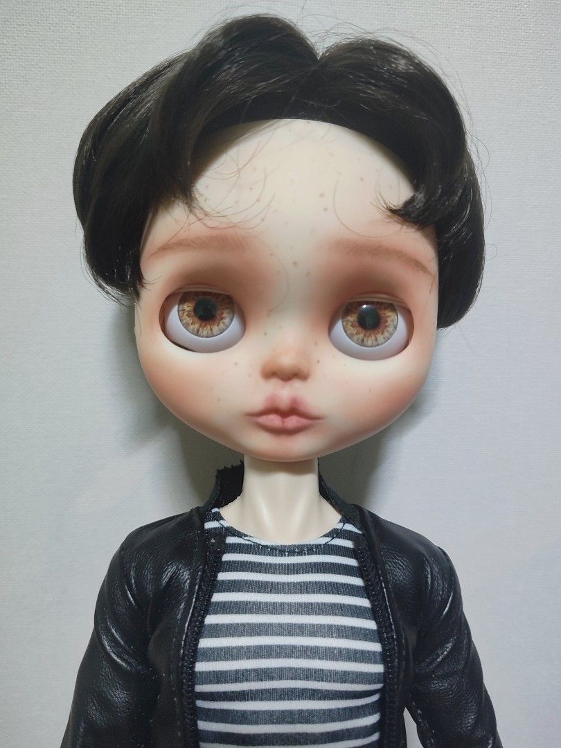 Blythe boy doll ooak Jungkook (Category: Figurines & Statues) located in Rizal. Submitted by art.crisantos (Listing ID 1470844328, Image 1). Description: Very nice in actual. With sleepy eye function. Special Male Body installed..