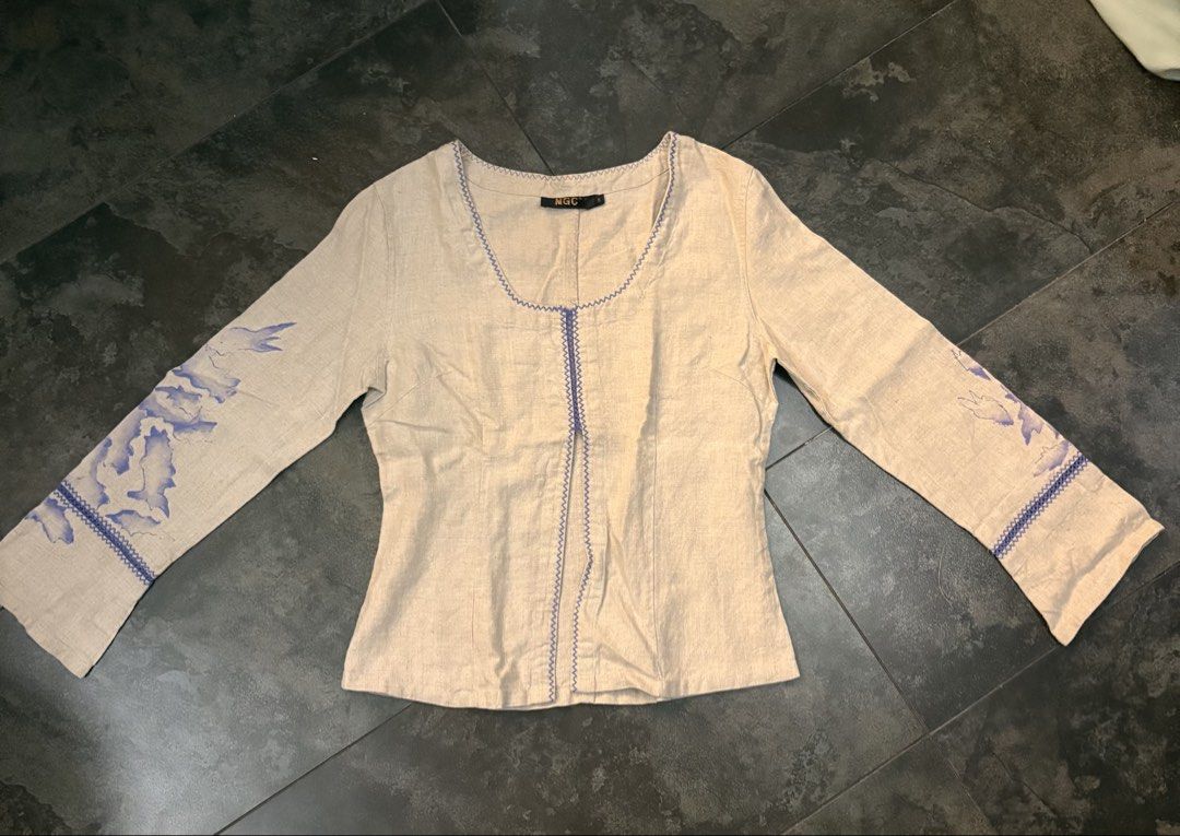 Bohemian blouse (Category: Blouses) located in Manila. Submitted by fameiax (Listing ID 1470858981, Image 1). Description: Bohemian blouse. Good for summer and beach trips.