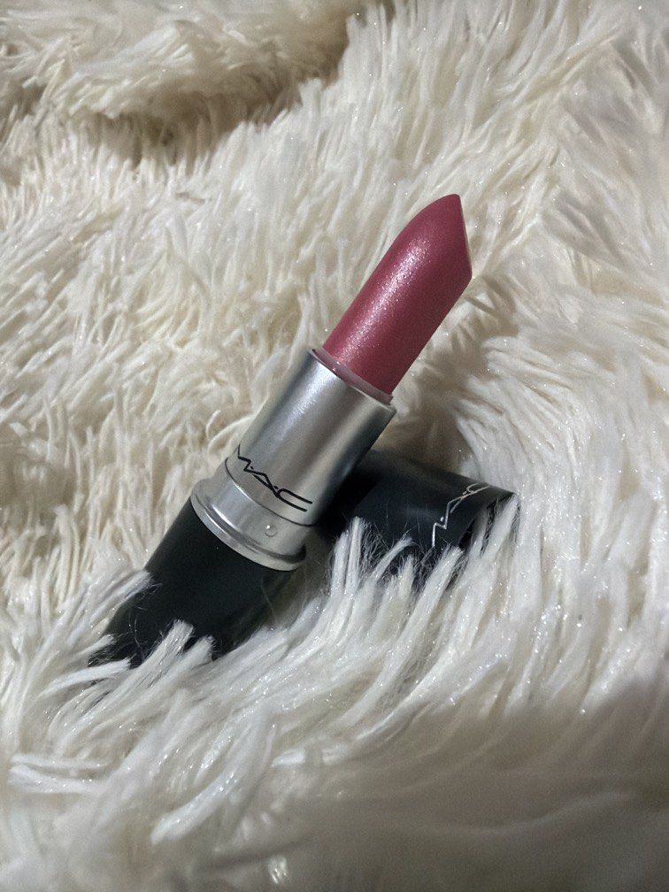 BOMBSHELL MAC FROST LIPSTICK (Category: Makeup) located in Pugo. Submitted by caztraine (Listing ID 1470770929, Image 2). Description: 2pcs left.