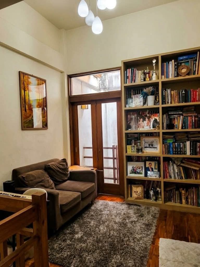 Bonifacio Village Quezon city (Category: House & Lot) located in Manila. Submitted by silverstorm.04dc85 (Listing ID 1470772805, Image 2). Description: 🏠 HOUSE FOR SALE - 2-STOREY HOME IN #BONIFACIO VILLAGE, QUEZON CITY Enjoy the comfort of living in a quiet, tree-lined subdivision while staying close to prime schools and universities, shopping malls, and major hospitals. ✨ PROPERTY FEATURES: ✅Corner Lot ✅ Lot Area: 126 sqm ✅ Floor Area: 200 sqm