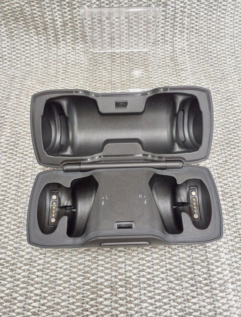 Bose SoundSport Free Wireless Earbuds (Category: Earphones) located in Quezon City. Submitted by annabananabread12 (Listing ID 1470789556, Image 3). Description: USED EXACTLY ONCE AND THEN NEVER AGAIN! Test it out if you want. RFS: decluterring and I want this gone ASAP - Authentic Bose SoundSport Free wireless earbuds in sleek black - Includes original retail box and charging case - Sweat and weather-resistant design for intense workouts - Stron