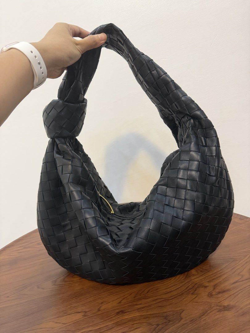 Bottega Veneta Jodie (Category: Luxury Bags & Wallets) located in San Fernando. Submitted by gbagscollection (Listing ID 1470888594, Image 3). Description: Authen. Not guaran. No issue Like new Coded .