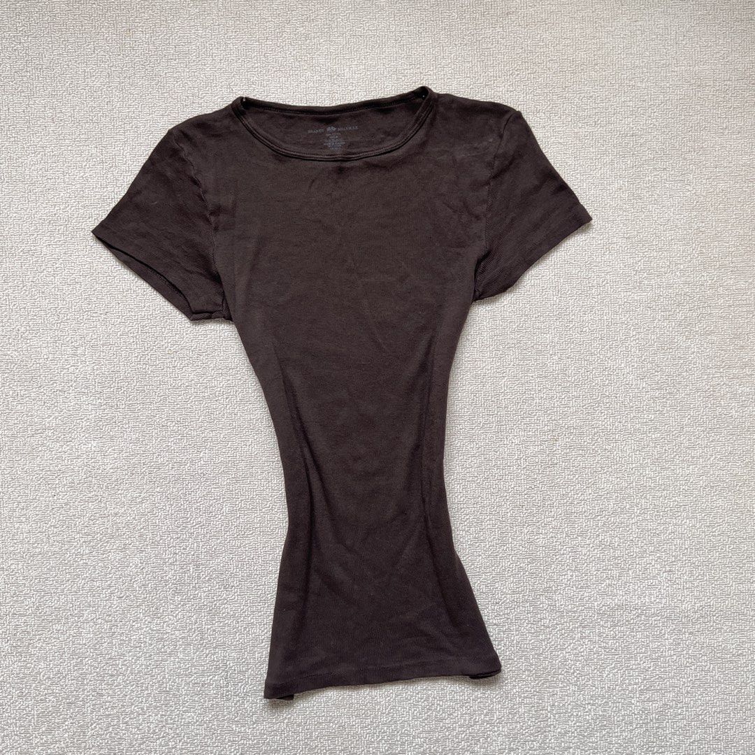 brandy melville basic brown shirt (Category: Shirts) located in Limay. Submitted by budolfindsrawrawr (Listing ID 1470794006, Image 2). Description: brandy mlville basic brown shirt - fits s/m l24 b32-34 - in excellent condition .