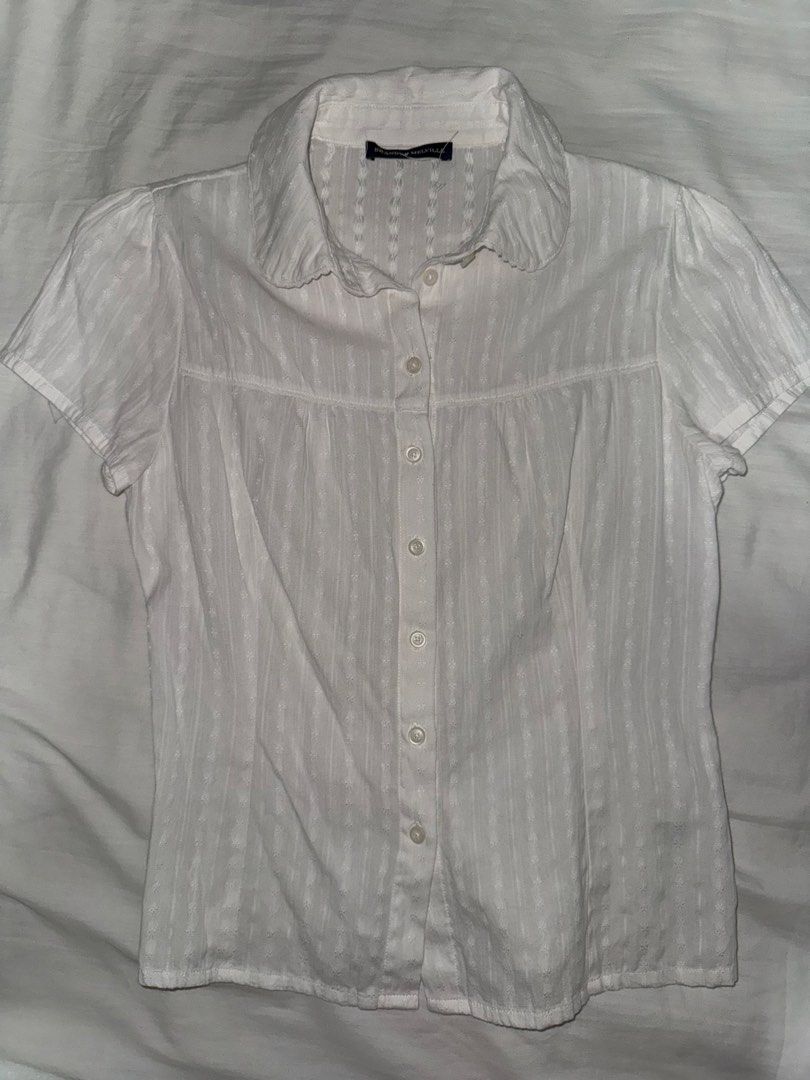 Brandy Melville Teagan Top White (Category: Shirts) located in Taguig. Submitted by xiurecsz (Listing ID 1470885669, Image 2). Description: .