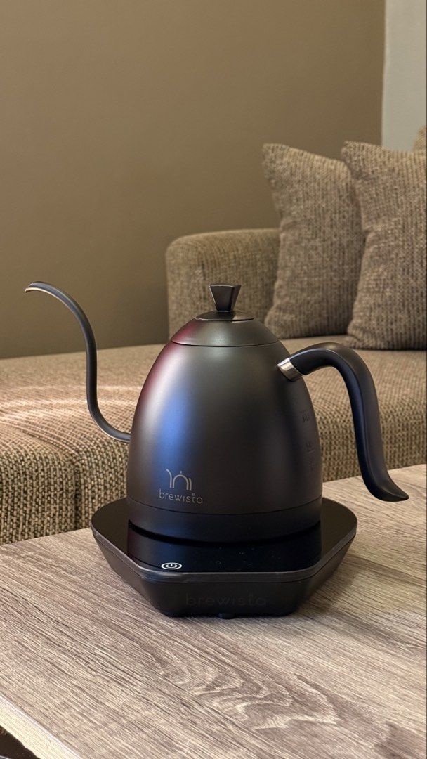 Brewista Artisan Gooseneck Variable Temperature Kettle Matte Black (Category: Kettles & Airpots) located in Laoag. Submitted by humaaaan (Listing ID 1470768354, Image 1). Description: - Authentic Brewista Artisan Gooseneck Kettle in sleek matte black - Digital touch base with precise temperature control for pour over coffee - Slim spout designed for total water flow control - Modern minimalist design that looks great on any kitchen counter - Incl