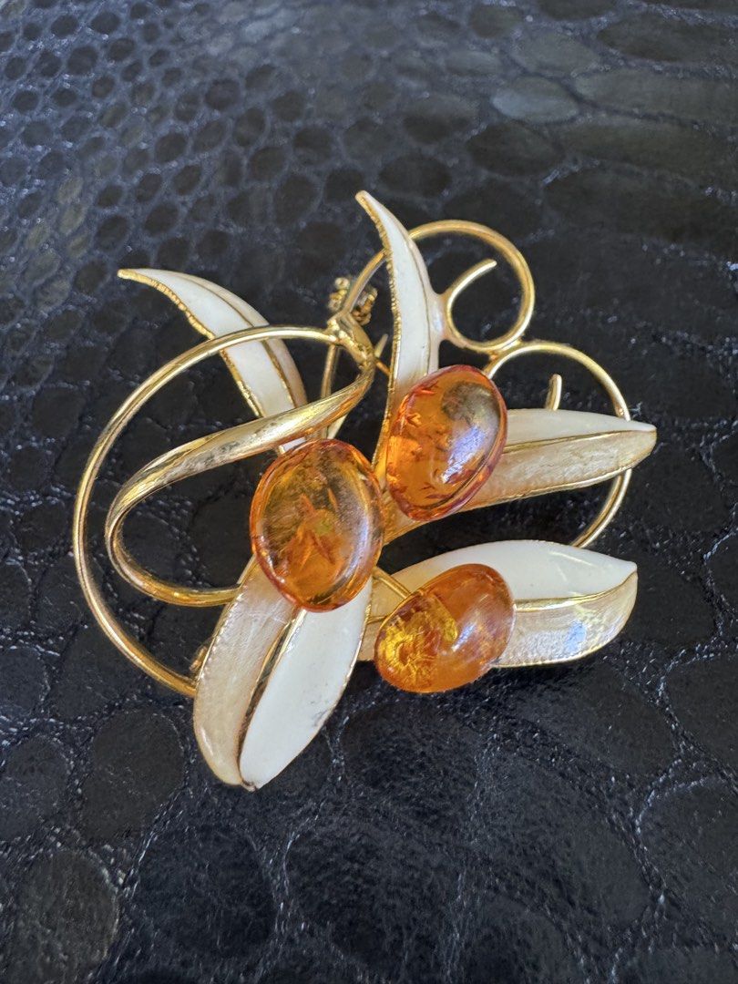 Brooch from Japan Haul (Category: Brooches) located in Cauayan City . Submitted by espiritucj (Listing ID 1470809200, Image 2). Description: All in excellent condition.
